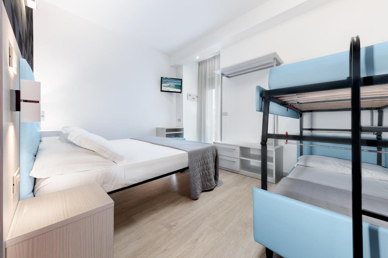 Hotel Eiffel Римини Экстерьер фото