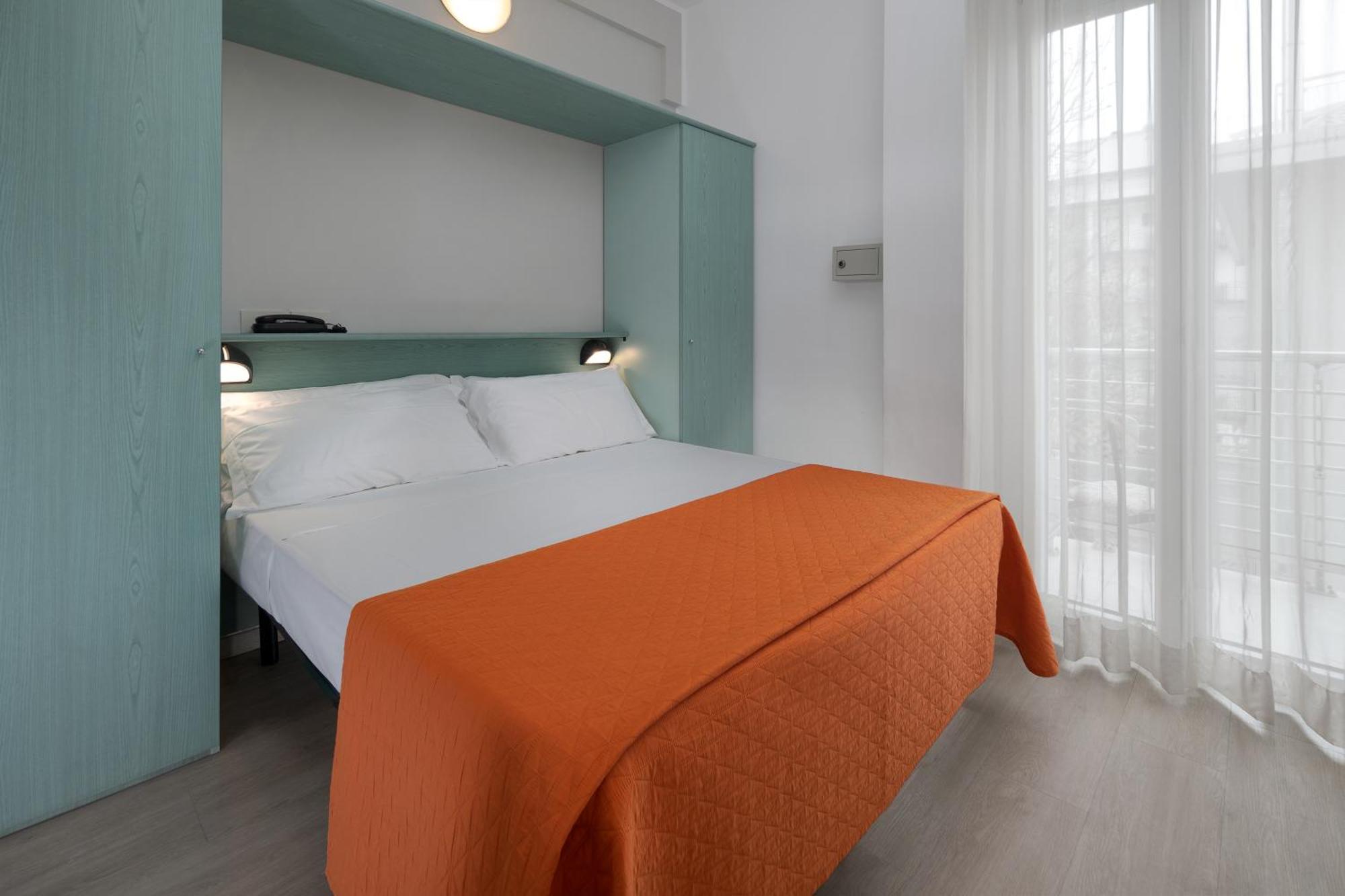 Hotel Eiffel Римини Номер фото