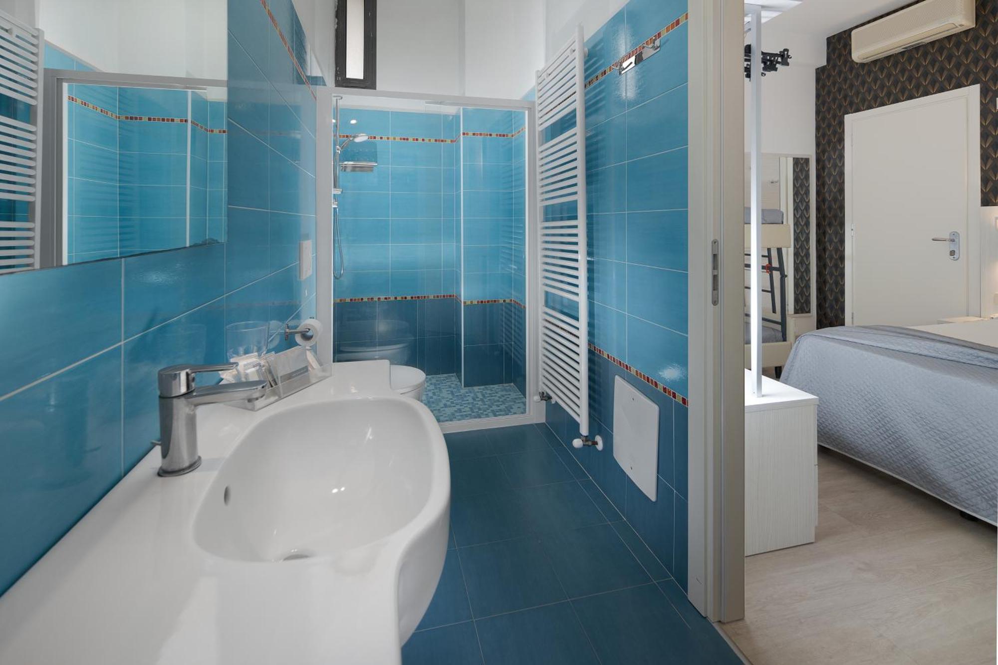 Hotel Eiffel Римини Экстерьер фото