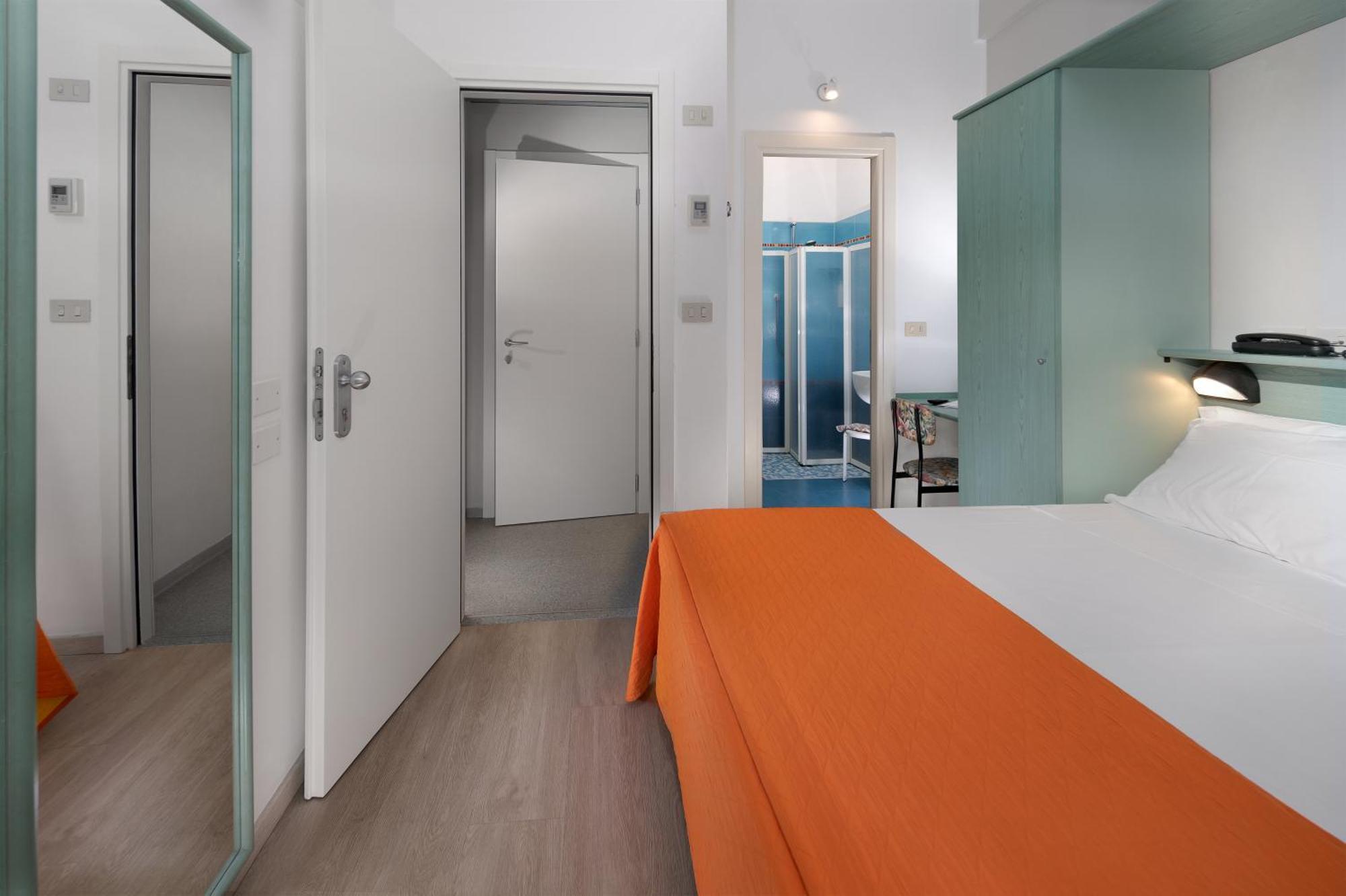 Hotel Eiffel Римини Номер фото