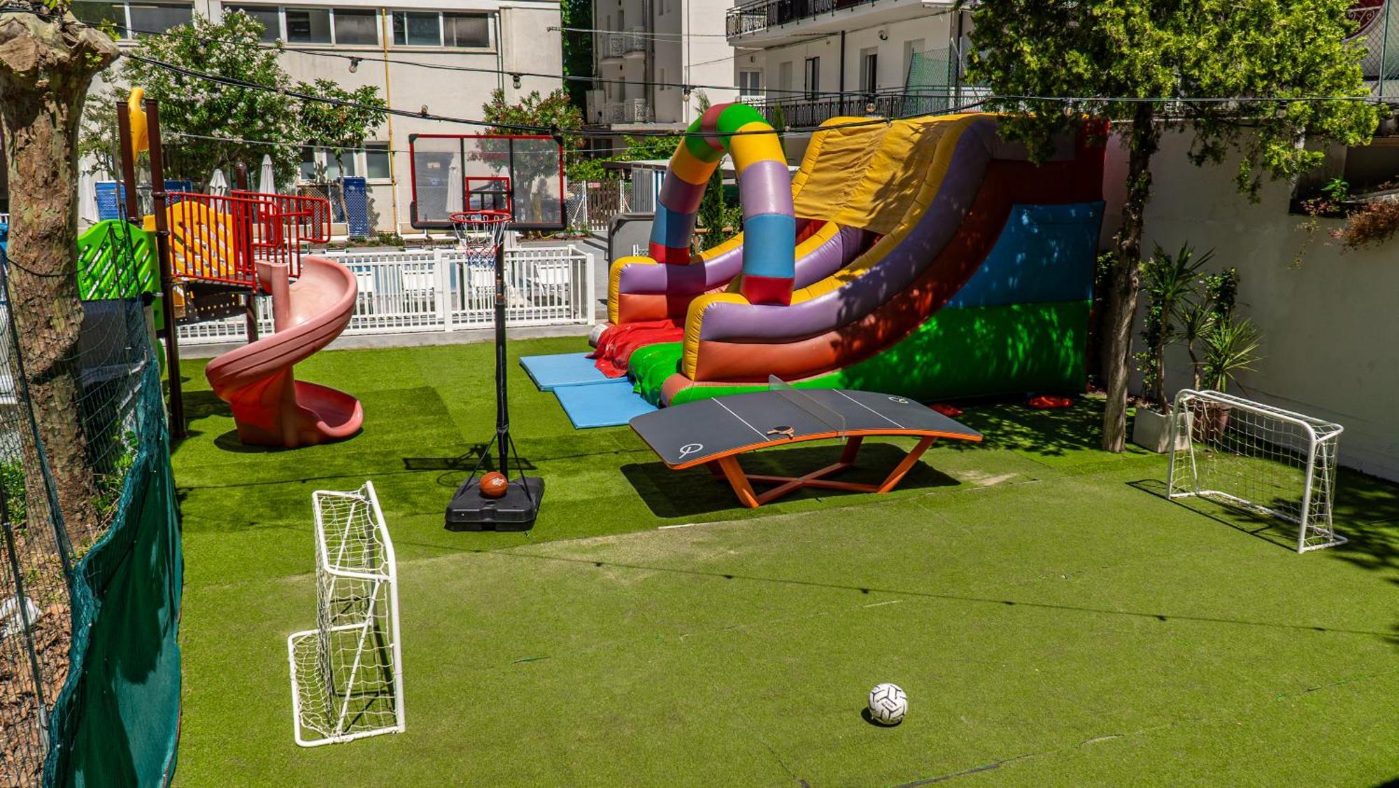 Hotel Eiffel Римини Экстерьер фото