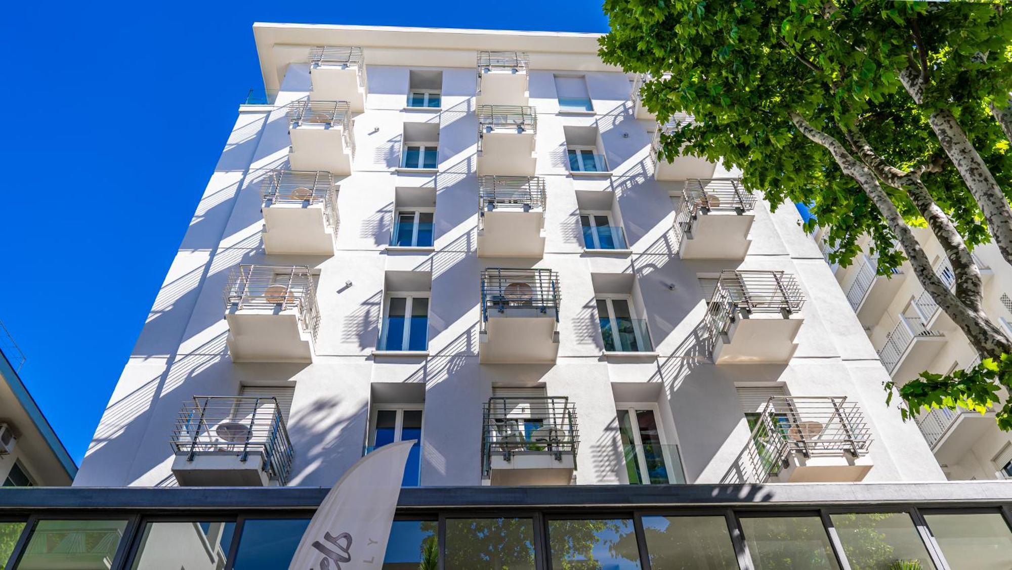 Hotel Eiffel Римини Экстерьер фото