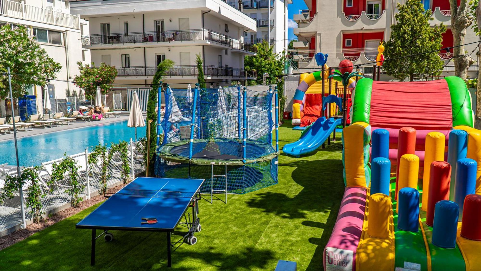 Hotel Eiffel Римини Экстерьер фото
