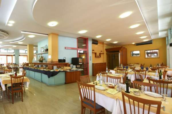 Hotel Eiffel Римини Экстерьер фото
